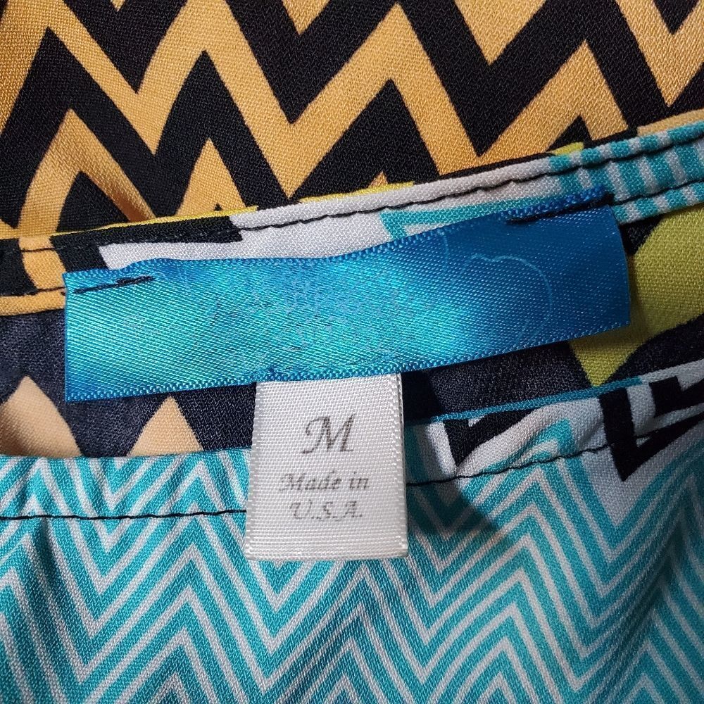 Buttons Chevron Top with Back Zipper (M) - Picture 5 of 5